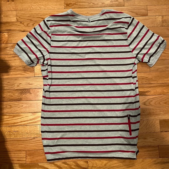 Striped Nike dry fit running shirt with pocket and reflective swoosh - Picture 4 of 4